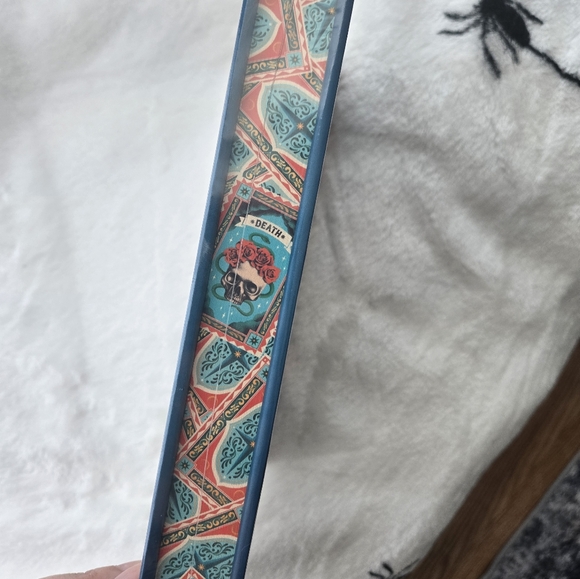 The Dead Guy Next Door by Lucy Score - Bookish Box Signed Edition - Picture 3 of 3